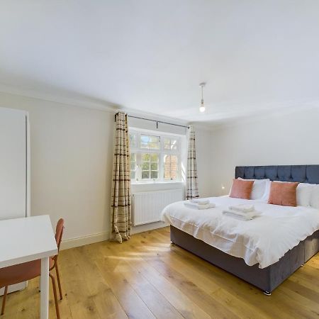 Duplex Redhill Town Centre Apt By Livingo Stays Eksteriør billede
