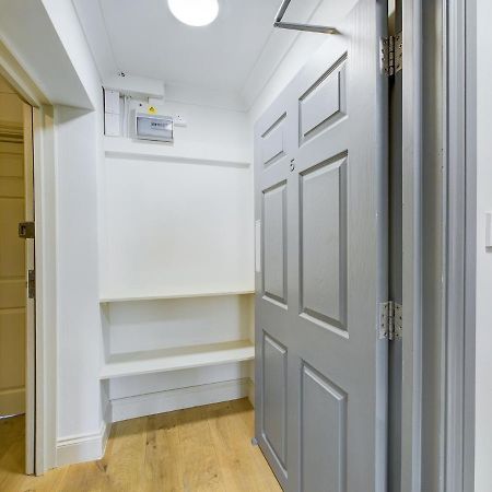 Duplex Redhill Town Centre Apt By Livingo Stays Eksteriør billede