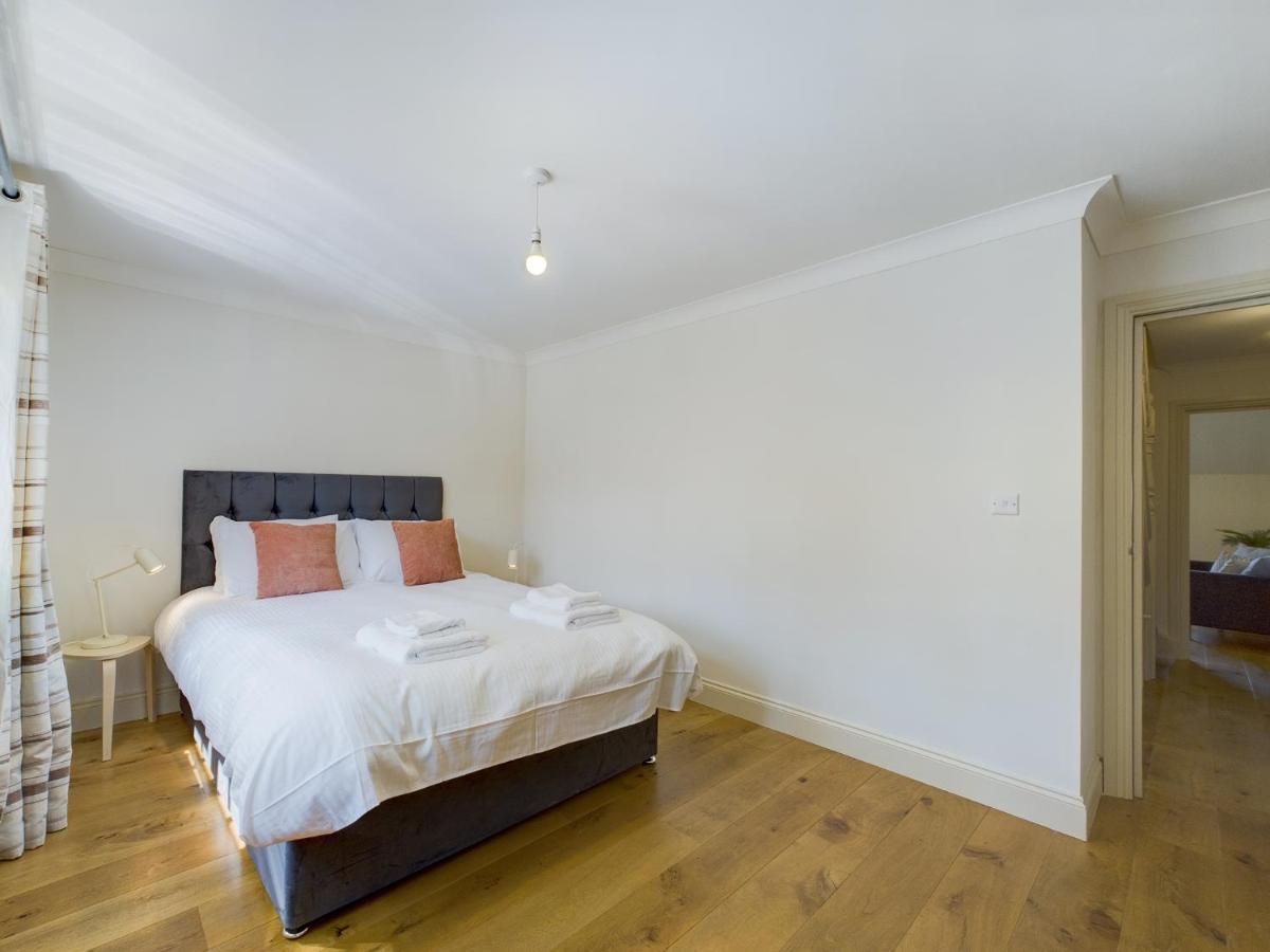 Duplex Redhill Town Centre Apt By Livingo Stays Eksteriør billede
