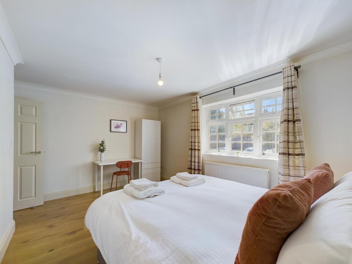 Duplex Redhill Town Centre Apt By Livingo Stays Eksteriør billede