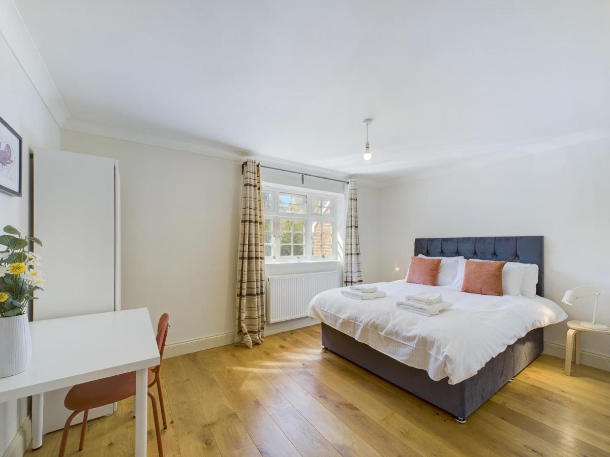 Duplex Redhill Town Centre Apt By Livingo Stays Eksteriør billede