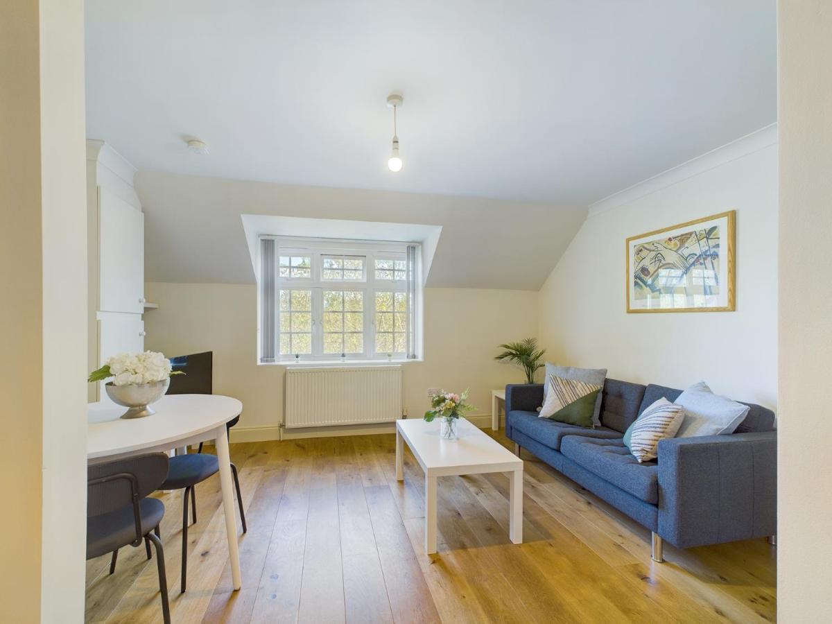 Duplex Redhill Town Centre Apt By Livingo Stays Eksteriør billede